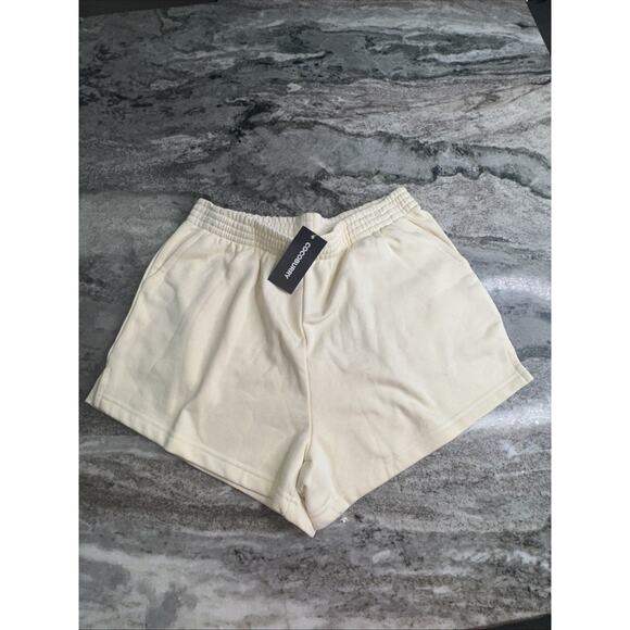 NWT COCOBURRY YELLOW SHORTS SIZE MEDIUM U36 - Picture 1 of 4